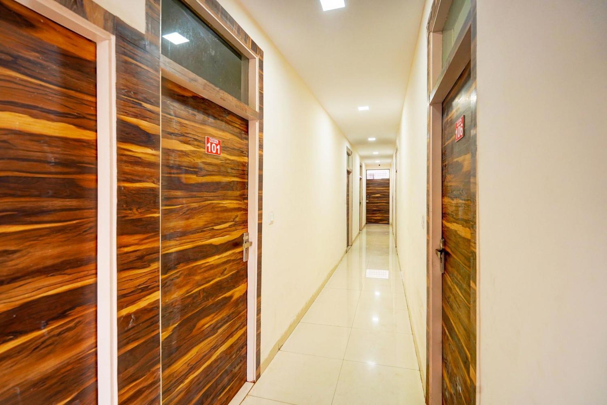 גאזיאבאד Hotel O Marina מראה חיצוני תמונה