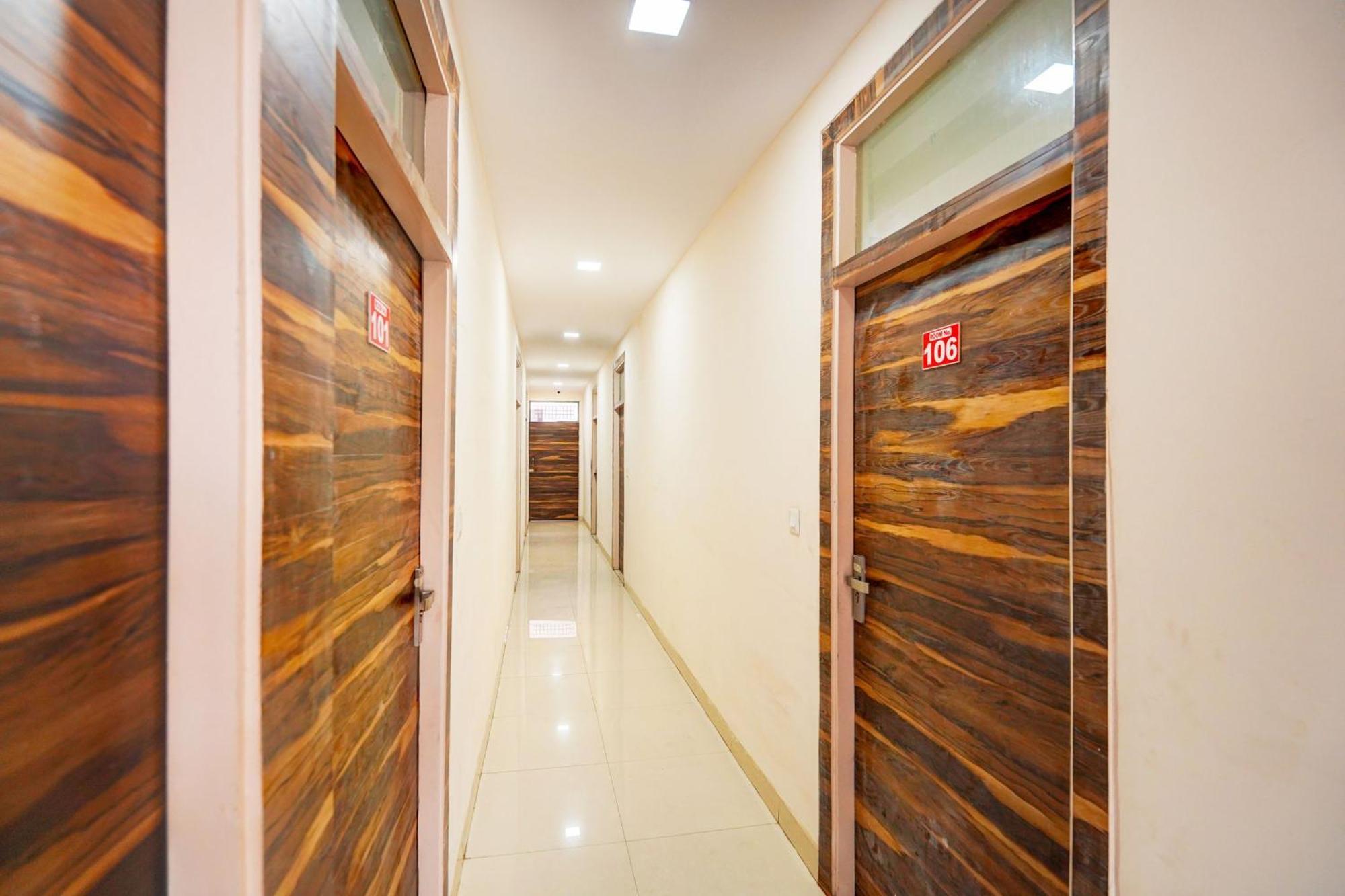 גאזיאבאד Hotel O Marina מראה חיצוני תמונה
